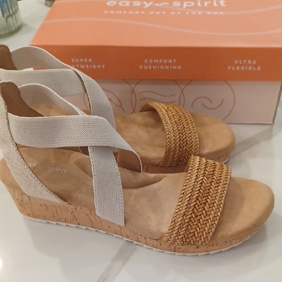 Easy Spirit Women’s Lorena Woven Strappy Wedge Sandals- Size 10 M- New in Box